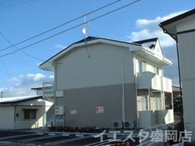 エンブレム柳原の外観