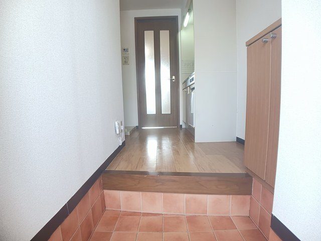 エンブレム柳原の玄関