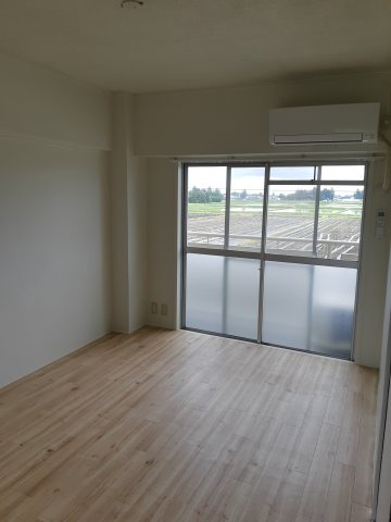 ビレッジハウス広宮沢4号棟の居間・リビング