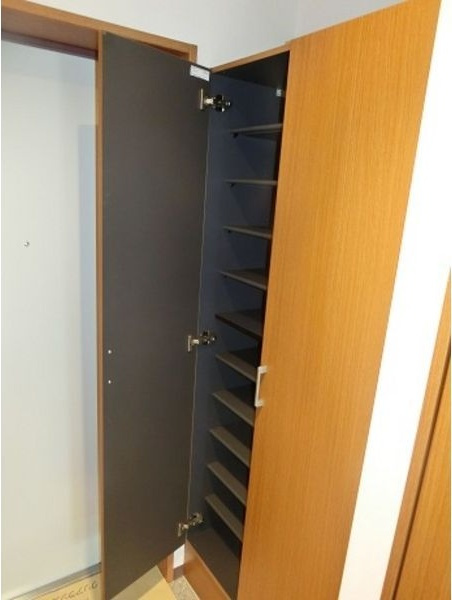 リヴェール月が丘の玄関