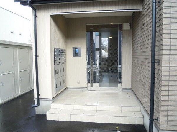 ニュースカイタウンB棟のエントランス