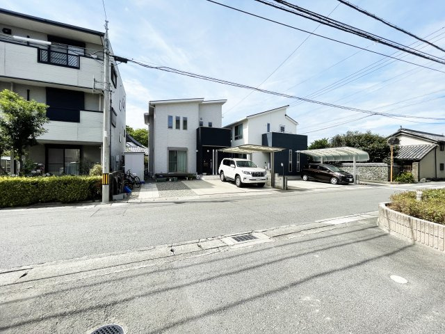 ガーデニアグランの駐車場