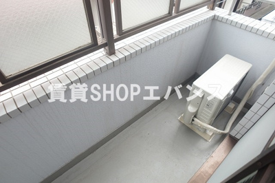 【バルコニー】 | メゾン・コリーヌ | バルコニーからの眺めを楽しみながら食事をしませんか