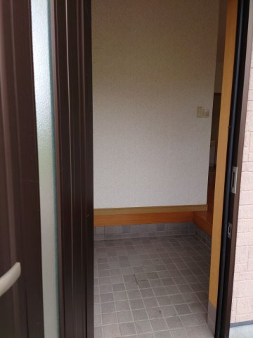 城山住宅の玄関