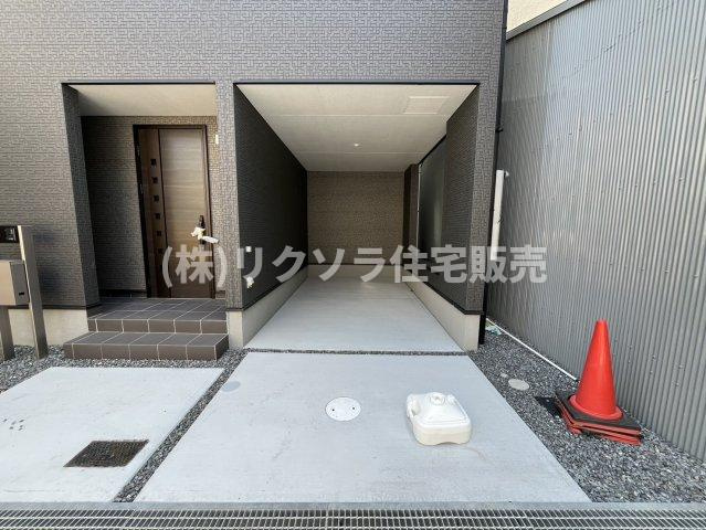 仁和寺町　新築一戸建て　７号棟の駐車場|1台駐車可
■物件内覧・資金計画相談・住宅ローン相談、リフォーム相談、お問合せ受付中■
※当日・翌日のご内覧、ご相談はお電話でのお問合せがスムーズです！