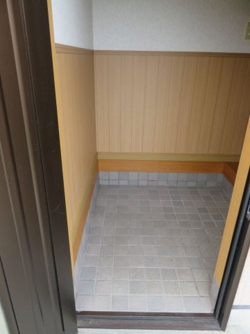 城山住宅の玄関