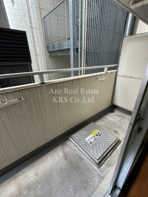 【バルコニー】 | エーデルブルグ　堀江小学校区 | 外からの目が気にならないバルコニーで洗濯物が干せます