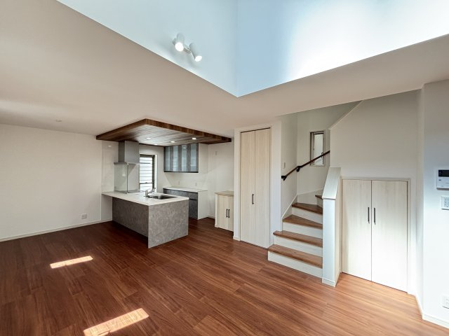 新築戸建　上安2丁目（No.2／No.3）の居間・リビング