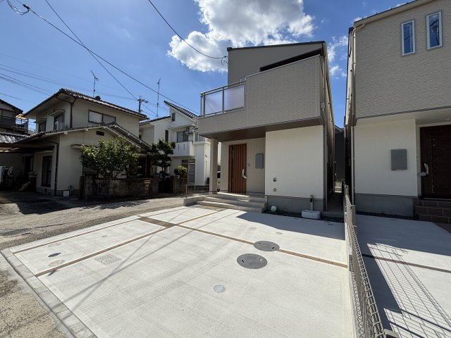 新築戸建　上安2丁目（No.2／No.3）の前面道路含む現地写真