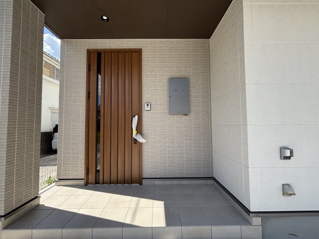 新築戸建　上安2丁目（No.2／No.3）の玄関