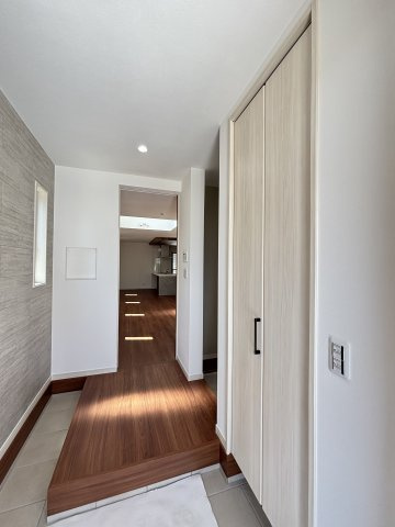 新築戸建　上安2丁目（No.2／No.3）の玄関