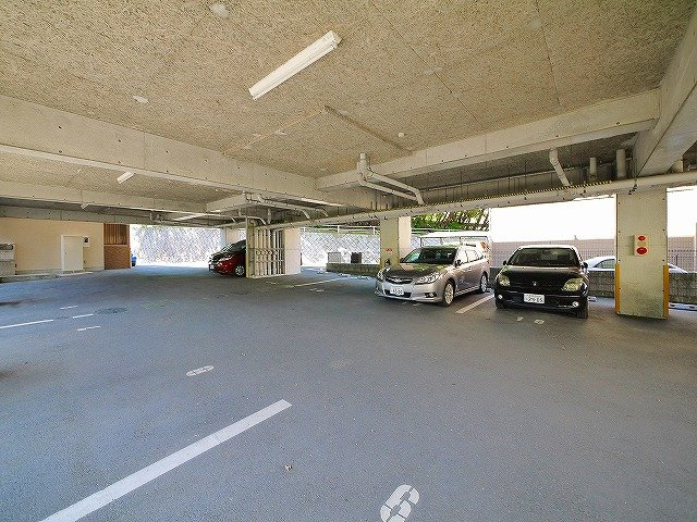 ラヴィーンエミネンスの駐車場|駐車場があります