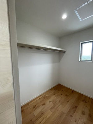 【収納】 | 恩納村名嘉真　２棟建て | A棟　ウォークインクローゼット2.5帖