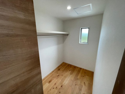 【収納】 | 恩納村名嘉真　２棟建て | B棟　ウォークインクローゼット2.5帖