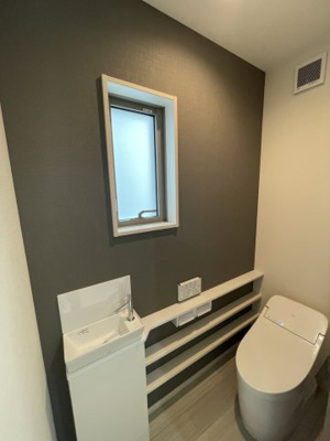 【トイレ】 | 恩納村名嘉真　２棟建て | B棟　温水洗浄便座