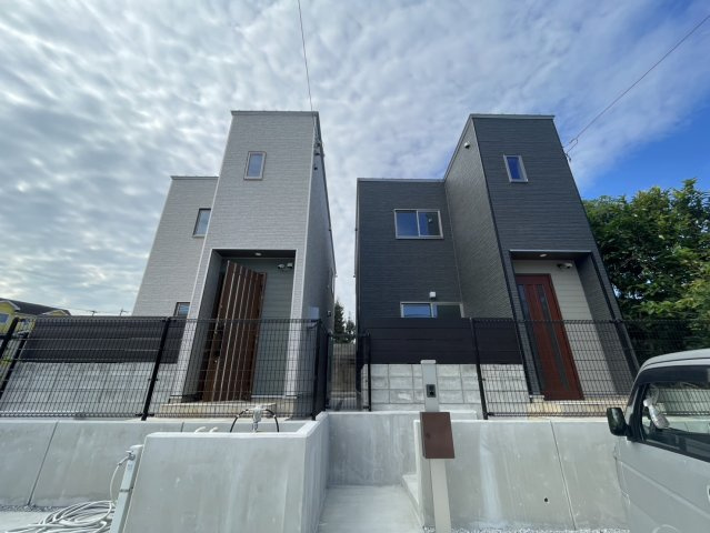 【外観】 | 恩納村名嘉真　２棟建て | A棟（左側）、B棟（右側）