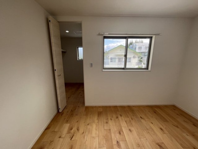 【洋室】 | 恩納村名嘉真　２棟建て | A棟　ウォークインクローゼット2.5帖付き