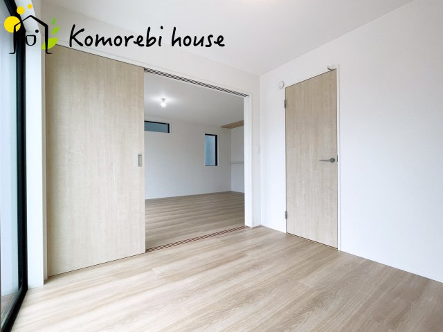 さいたま市見沼区深作　11期　新築一戸建て　グラファーレ　02の洋室|落ち着いた色調の洋室です