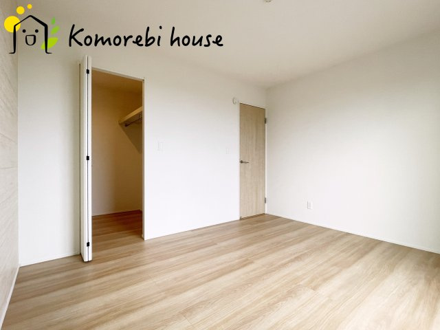 さいたま市見沼区深作　11期　新築一戸建て　グラファーレ　02の寝室|広くて明るい寝室