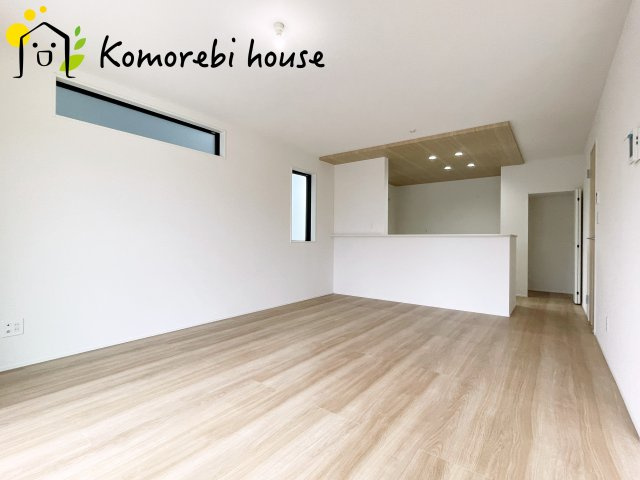 さいたま市見沼区深作　11期　新築一戸建て　グラファーレ　02の居間・リビング|ゆったり過ごせるリビングです