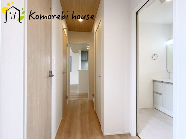 さいたま市見沼区深作　11期　新築一戸建て　グラファーレ　02の玄関|落ち着いた玄関です