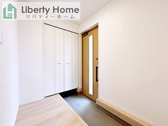 常陸大宮市石沢第4　新築戸建　4号棟の玄関