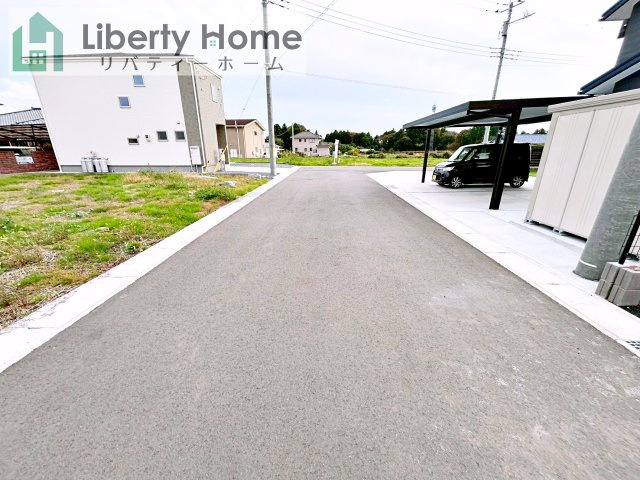 常陸大宮市石沢第4　新築戸建　4号棟の前面道路含む現地写真