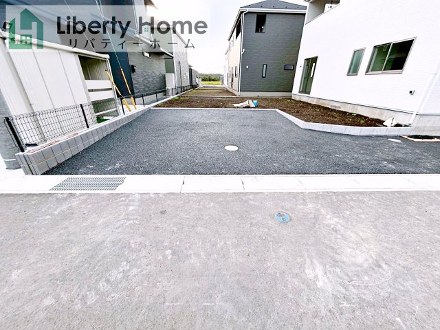 常陸大宮市石沢第4　新築戸建　4号棟の駐車場