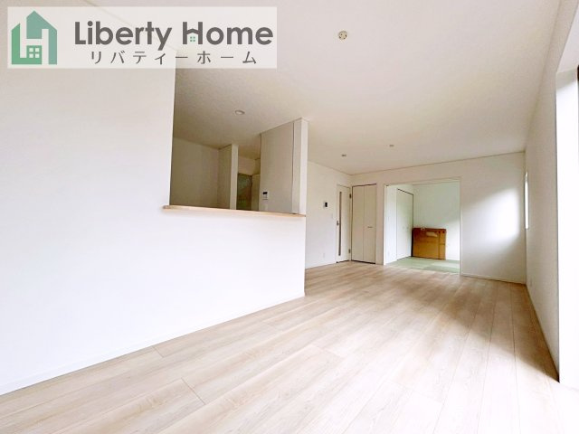 常陸大宮市石沢第4　新築戸建　4号棟の居間・リビング