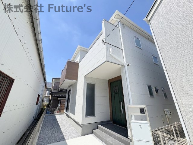 三郷市彦沢1丁目　新築戸建　全1棟の外観|2025年7月完成の新築です