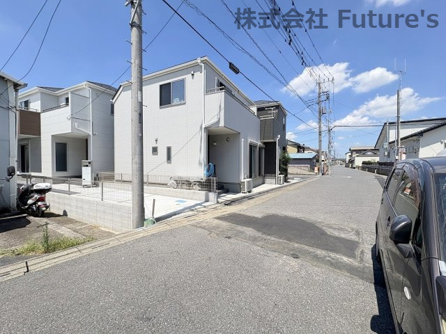 三郷市彦沢1丁目　新築戸建　全1棟の前面道路含む現地写真|前面道路含む現地写真です。