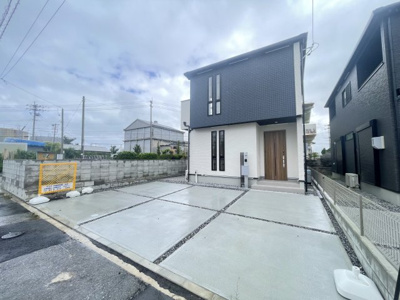 【外観】 | うるま市川田3期（全2棟）ラスト2号棟 | 2号棟　並列駐車3台可♪