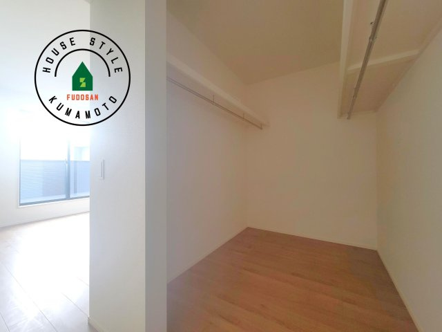 福岡市南区若久6丁目第9-2棟（2号棟）の内観：施工例|洋服や大きな荷物が多い方や人数の多いご家族などは、一般的なクローゼットよりもウォークインクローゼットのほうが使い勝手が良いです。