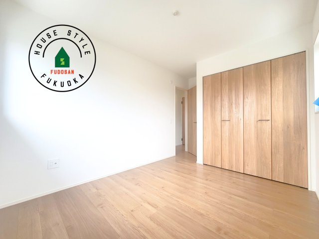 福岡市南区若久6丁目第9-2棟（2号棟）の内観：施工例|落ち着いた色調の洋室です。