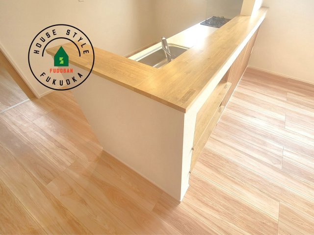 福岡市南区若久6丁目第9-2棟（2号棟）の内観：施工例|キッチンから立ち込める香りが今日の料理を期待させます。