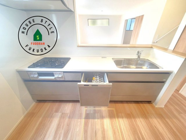 福岡市南区若久6丁目第9-2棟（2号棟）の内観：施工例|キッチン。グリル・食器洗い乾燥機・浄水器も完備。