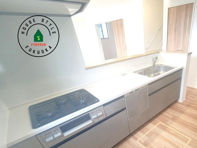 福岡市南区若久6丁目第9-2棟（2号棟）の内観：施工例|ダイニングテーブルへの配膳がラクラク、お料理はかどるカウンター付きシステムキッチン！