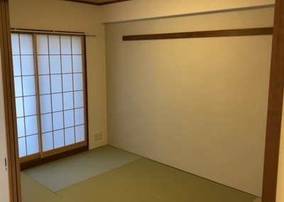 【寝室】 | エクラン本厚木 | 寝室でゆっくりと過ごすためにはベッド周りの適度な空間を担保することや窓の位置、照明の明るさ、寝室の広さなどを考える必要があります。自身や家族の構成とライフスタイルに併せて寝室にする部屋を選びましょう！