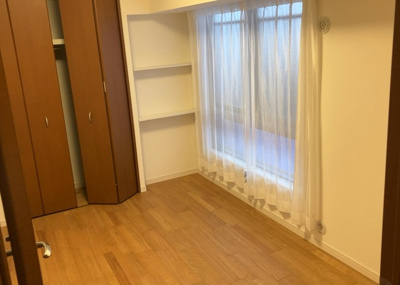 【子供部屋】 | エクラン本厚木 | 子供が何人でも年齢によっては、受験時にしっかり壁のある個室があった方が良い場合もあります。難しい問題ですが、兄弟の人数や、性別や年齢差によって状況が異なりますので、数年後のこともしっかり考えましょう。