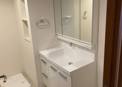 【独立洗面台】 | エクラン本厚木 | 洗面化粧台では顔を洗ったり、身だしなみを整えることが本来の使い方ですが、用途によっては洗面化粧台に求められる機能が違ってくるため、ご自身や家族のライフスタイルに合ったものを選ぶことをおすすめ致します。