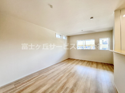 【居間・リビング】 | 三島市谷田 15期 新築一戸建て 2号棟 | リビングダイニングです