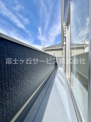 【バルコニー】 | 三島市谷田 15期 新築一戸建て 2号棟 | 陽当たり良好なバルコニーです