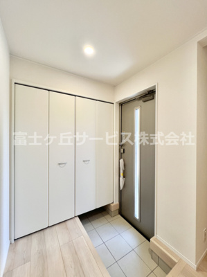 【玄関】 | 三島市谷田 15期 新築一戸建て 2号棟 | ゆったりとした玄関です