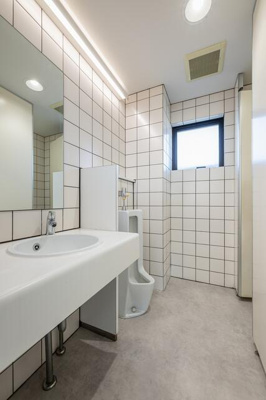 【洗面所】 | 大森ラルタビル | 男子トイレ　小便器あり 