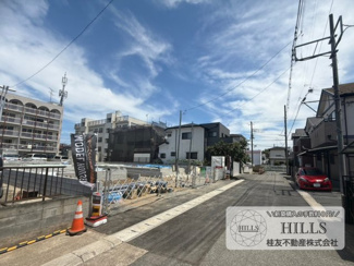 【前面道路含む現地写真】 | 栄町7期 | お住い探しは『仲介手数料最大”０円”！』地域密着４０年のHILLS桂友不動産にお任せください！お客様に寄り添った対応を心がけております。ご都合に合わせて時間外対応も可能です！