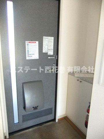 コンフォルタ藤沢町Cの玄関