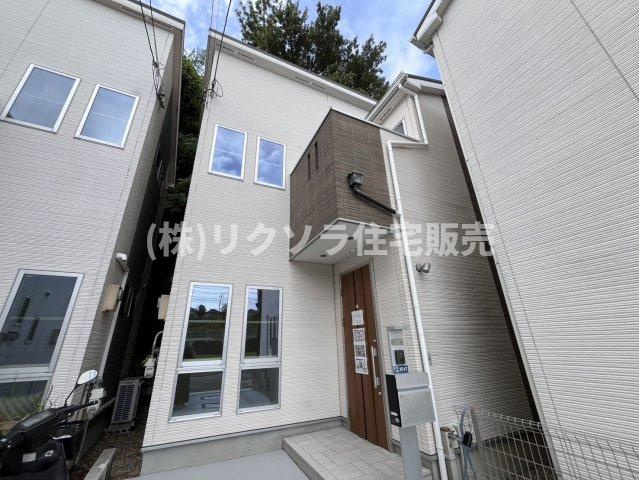 寝屋１丁目　中古一戸建ての外観|新しい生活にいかがでしょうか？外観はお住まいの顔になります。こだわりたいポイントですね。外壁塗装や屋根塗装のご相談も承っております。
■現地内覧・資金計画相談・住宅ローン相談もお問合せ受付中■