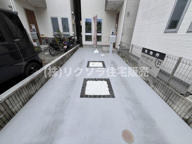 寝屋１丁目　中古一戸建ての駐車場|1台駐車可
■物件内覧・資金計画相談・住宅ローン相談、リフォーム相談、お問合せ受付中■
※当日・翌日のご内覧、ご相談はお電話でのお問合せがスムーズです！