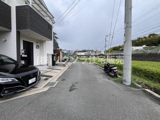 寝屋１丁目　中古一戸建ての前面道路含む現地写真|■物件内覧・資金計画相談・住宅ローン相談、リフォーム相談、お問合せ受付中■
※当日・翌日のご内覧、ご相談はお電話でのお問合せがスムーズです！