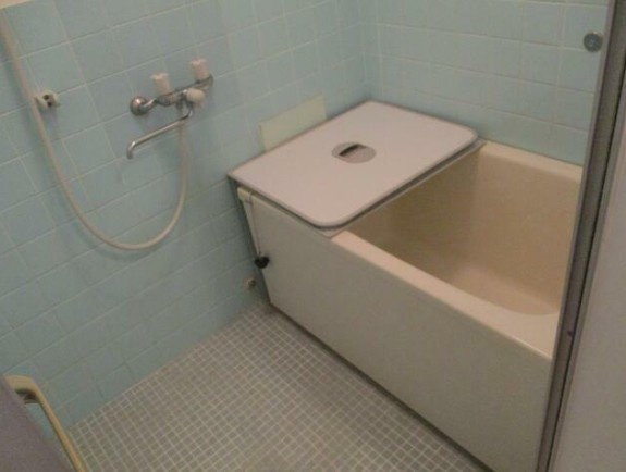 明徳ビルの浴室